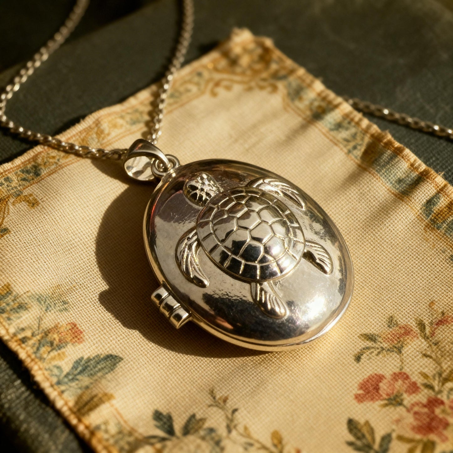 Sea Turtle Oval Photo Locket Necklace – Personalized Keepsake Gift