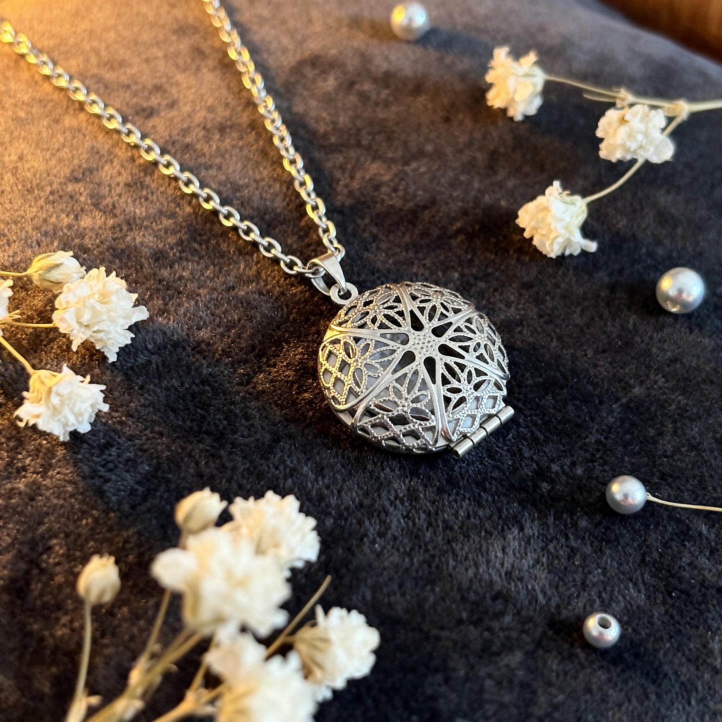 Filigree Round Photo Locket Necklace – Personalized Keepsake Gift