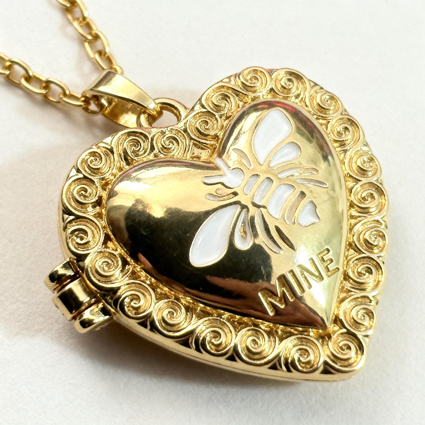 Bee Heart Photo Locket Necklace – Personalized Keepsake Gift