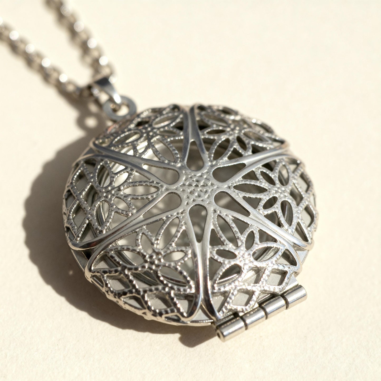 Filigree Round Photo Locket Necklace – Personalized Keepsake Gift