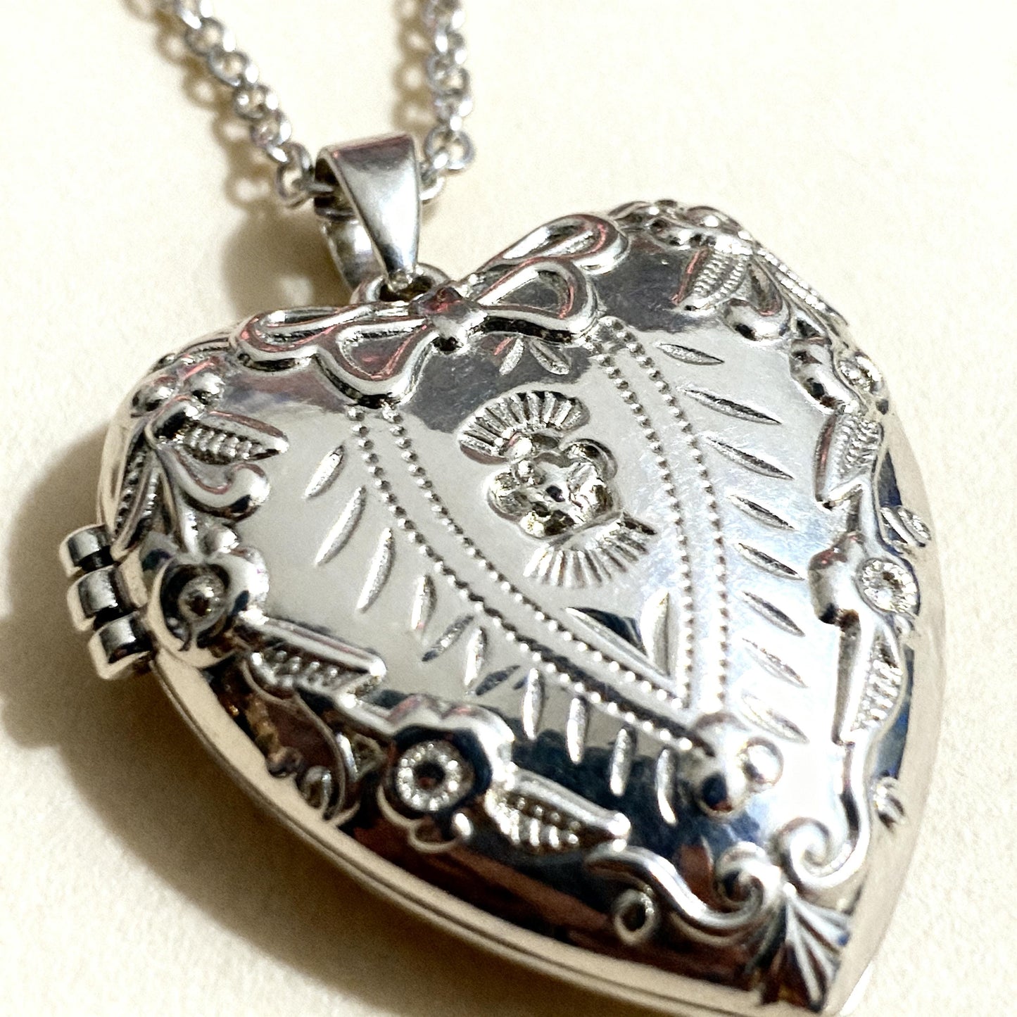 Silver Heart Photo Locket Necklace – Personalized Keepsake Gift