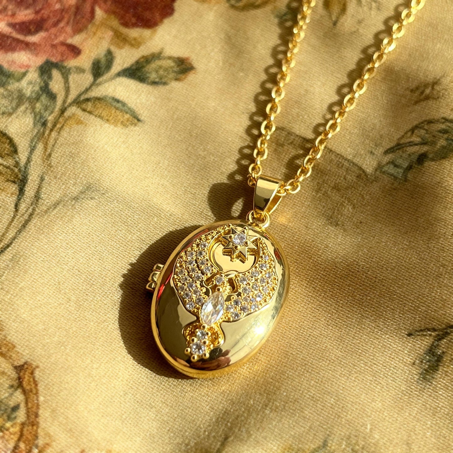 Phoenix Oval Photo Locket Necklace – Personalized Keepsake Gift