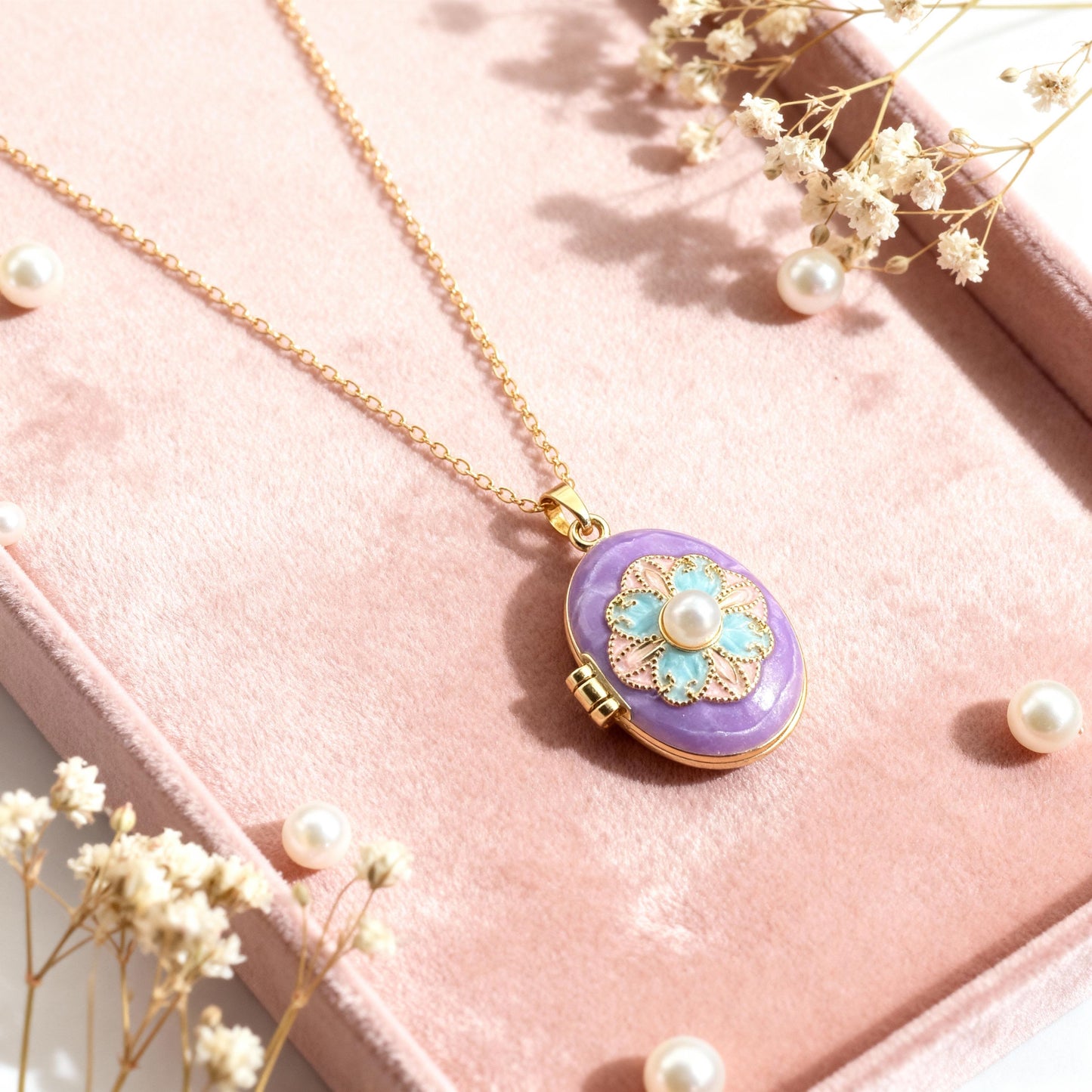 Vintage Pearl Oval Photo Locket Necklace – Personalized Keepsake Gift