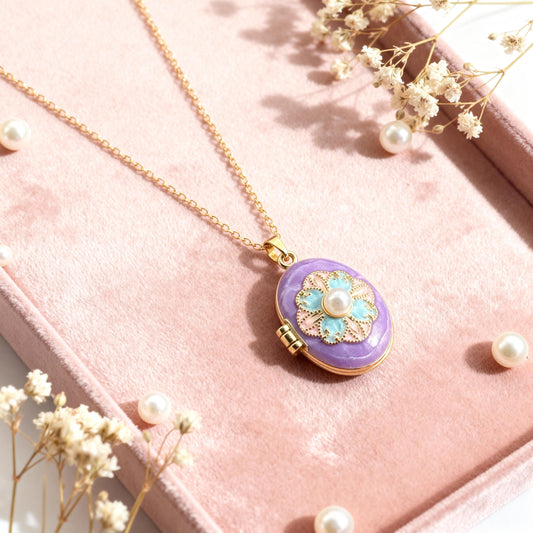 Vintage Pearl Oval Photo Locket Necklace – Personalized Keepsake Gift