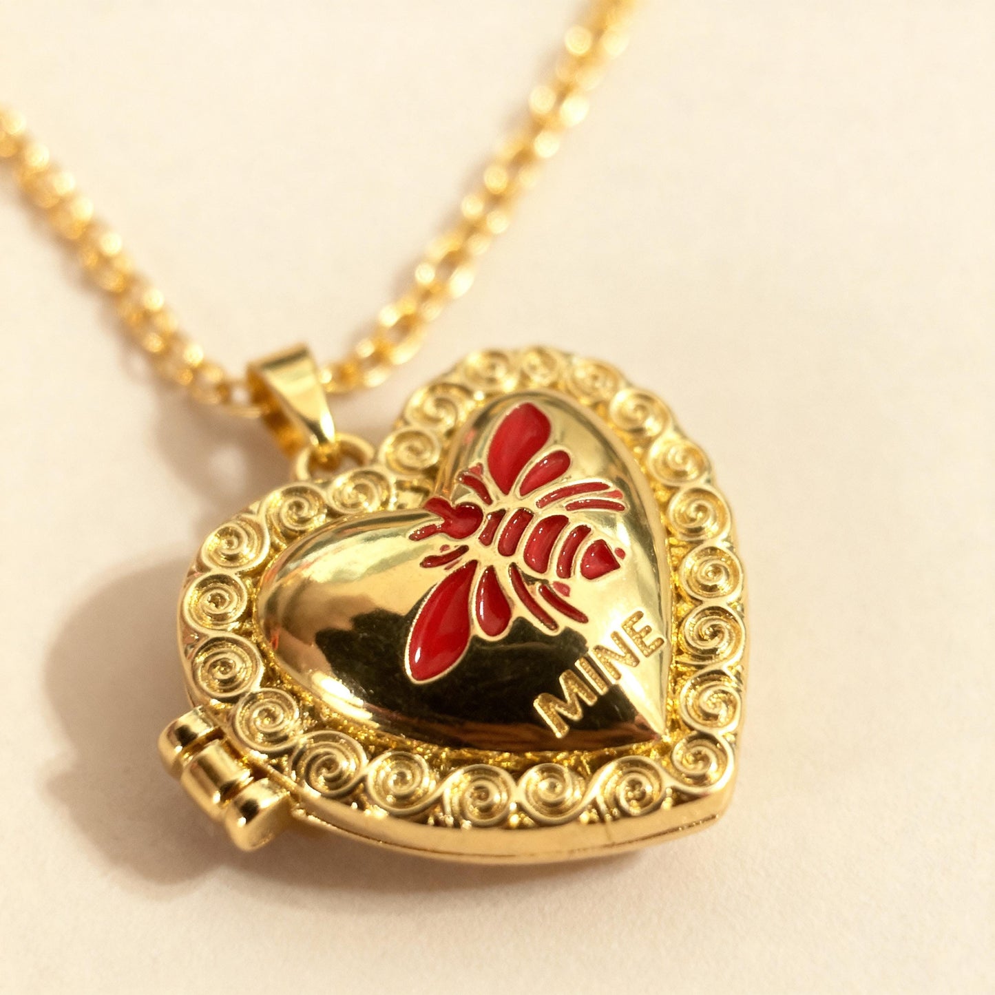 Bee Heart Photo Locket Necklace – Personalized Keepsake Gift