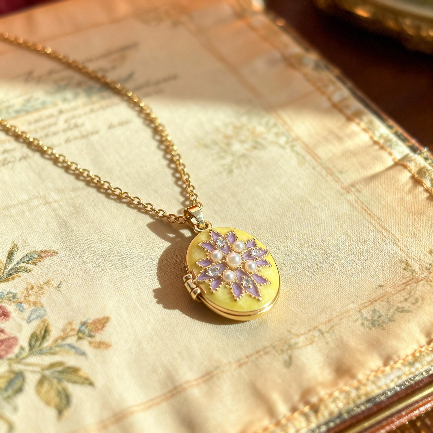 Floral Pearl Oval Photo Locket Necklace – Personalized Keepsake Gift