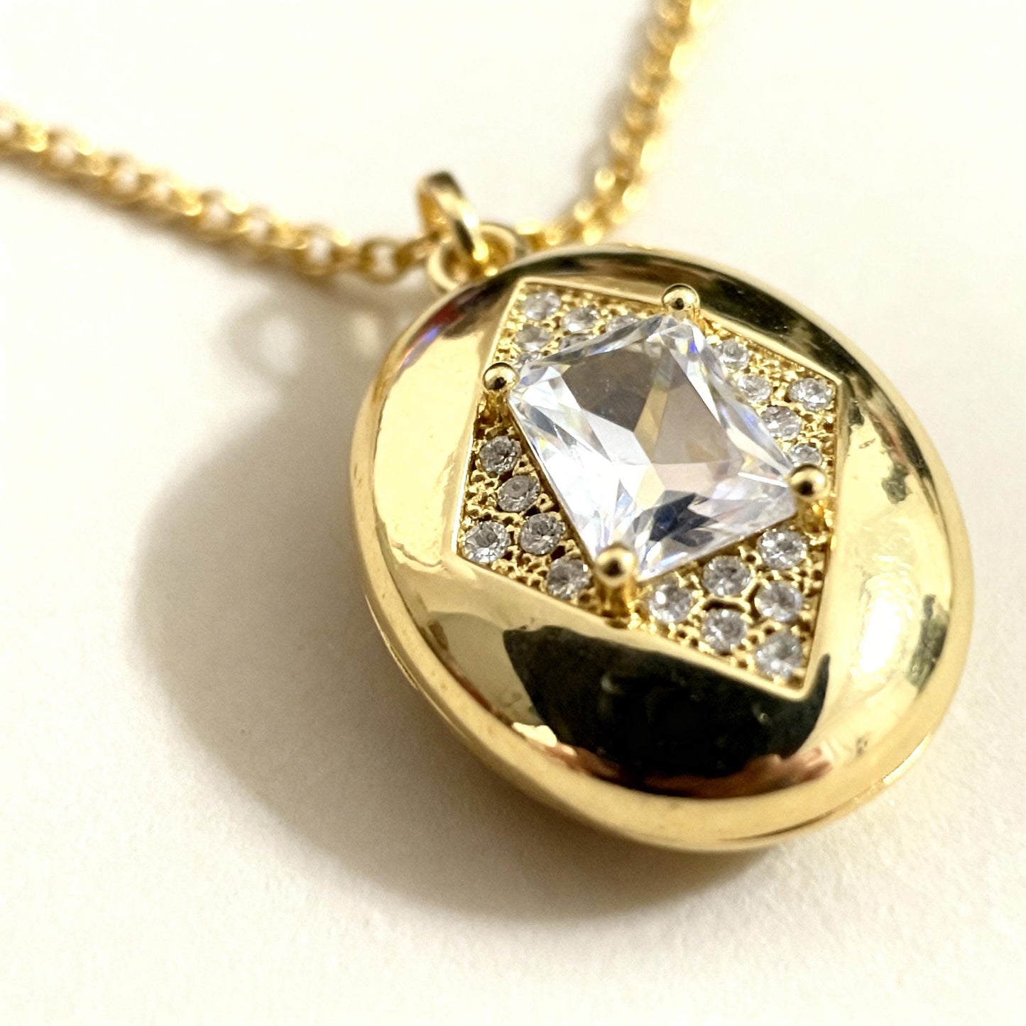 Crystal Oval Photo Locket Necklace – Personalized Keepsake Gift