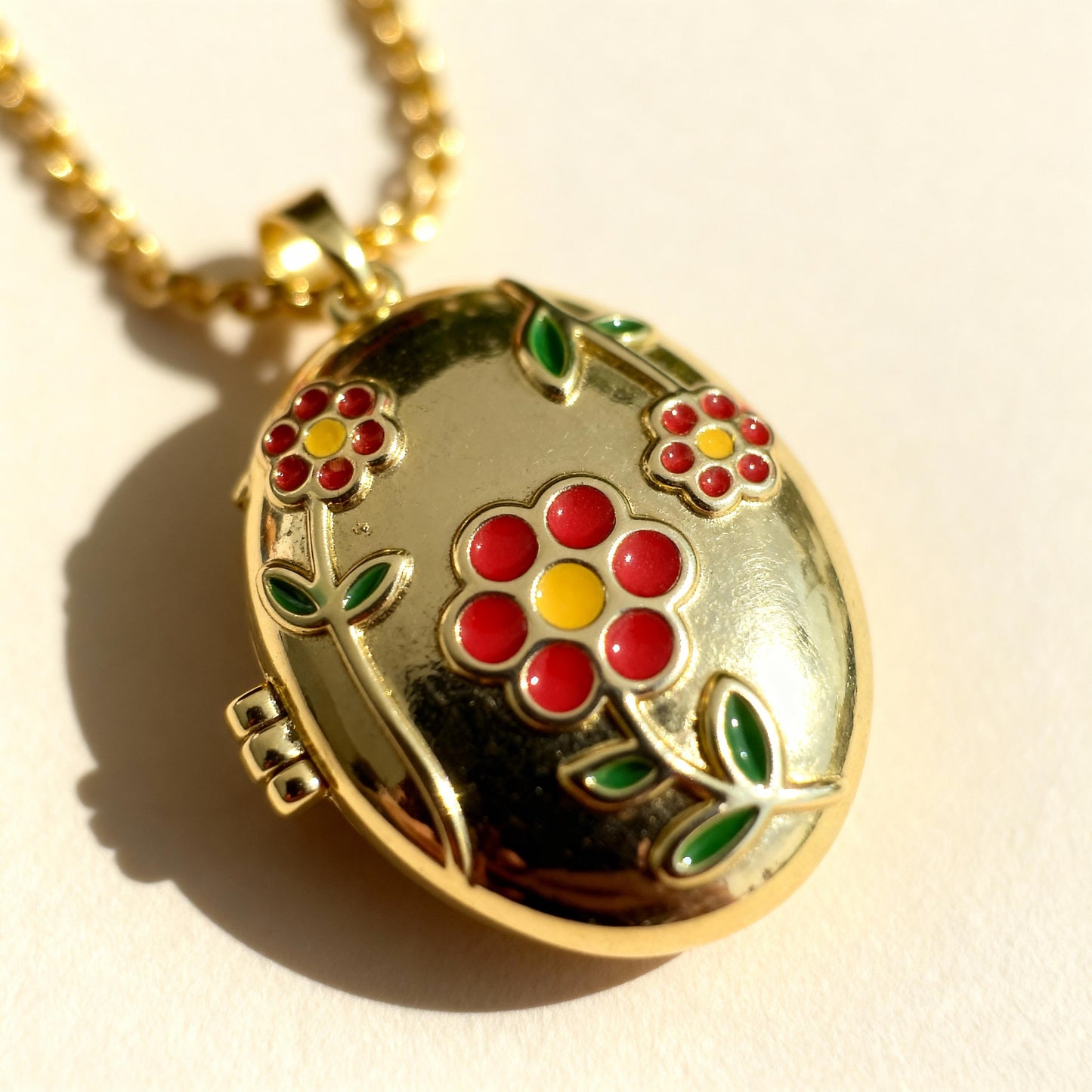 Floral Oval Photo Locket Necklace – Personalized Keepsake Gift