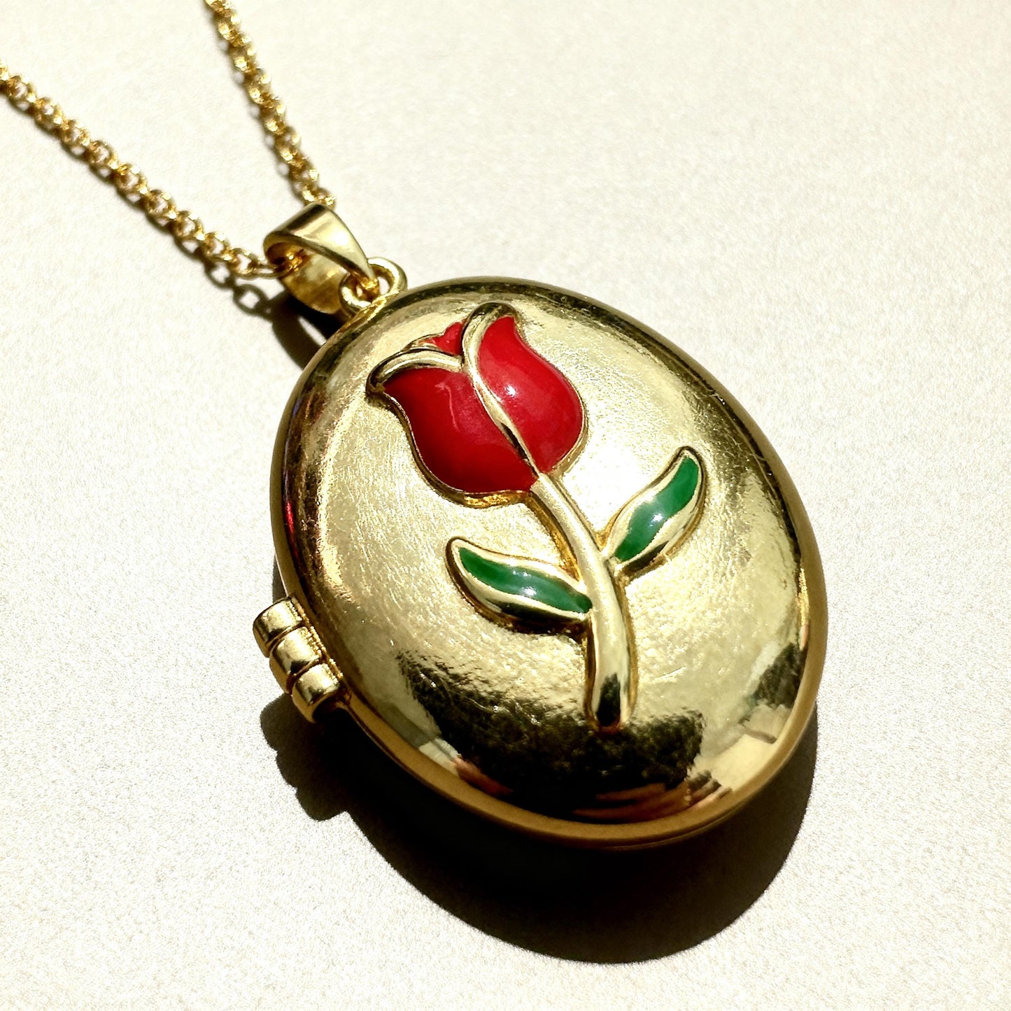 Red Tulip Oval Photo Locket Necklace – Personalized Keepsake Gift
