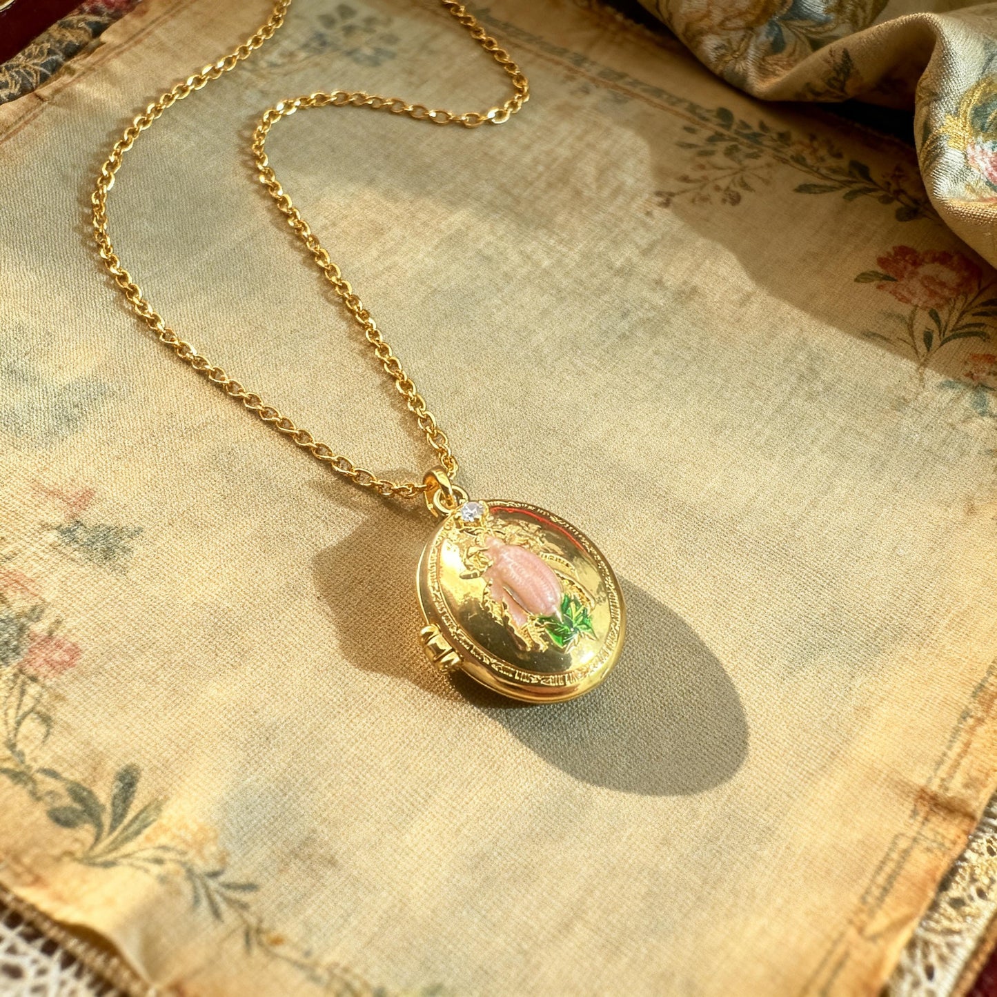 Firefly Oval Photo Locket Necklace – Personalized Keepsake Gift